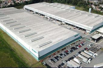 Galpão logístico classe AAA disponível para locação em Embu das Artes 10.497 m² com docas e acesso ao Rodoanel